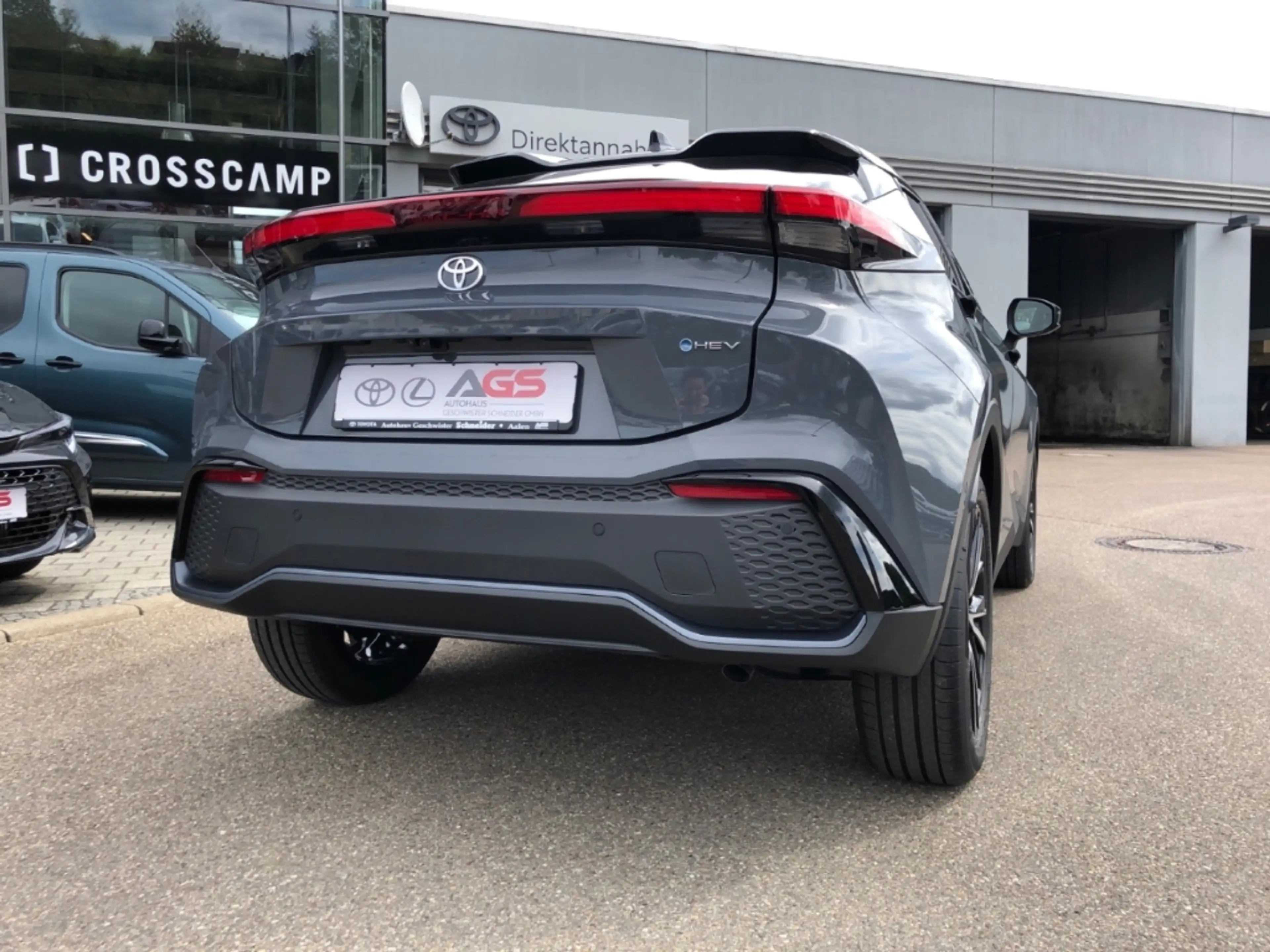 Toyota C-HR 2,0L Lounge Advanced-Safety-Paket Panoramadach 4x2 — photo 12