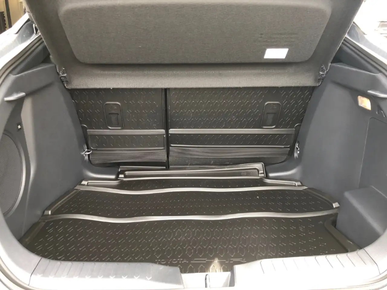 Toyota C-HR 2,0L Lounge Advanced-Safety-Paket Panoramadach 4x2, миниатюра 10