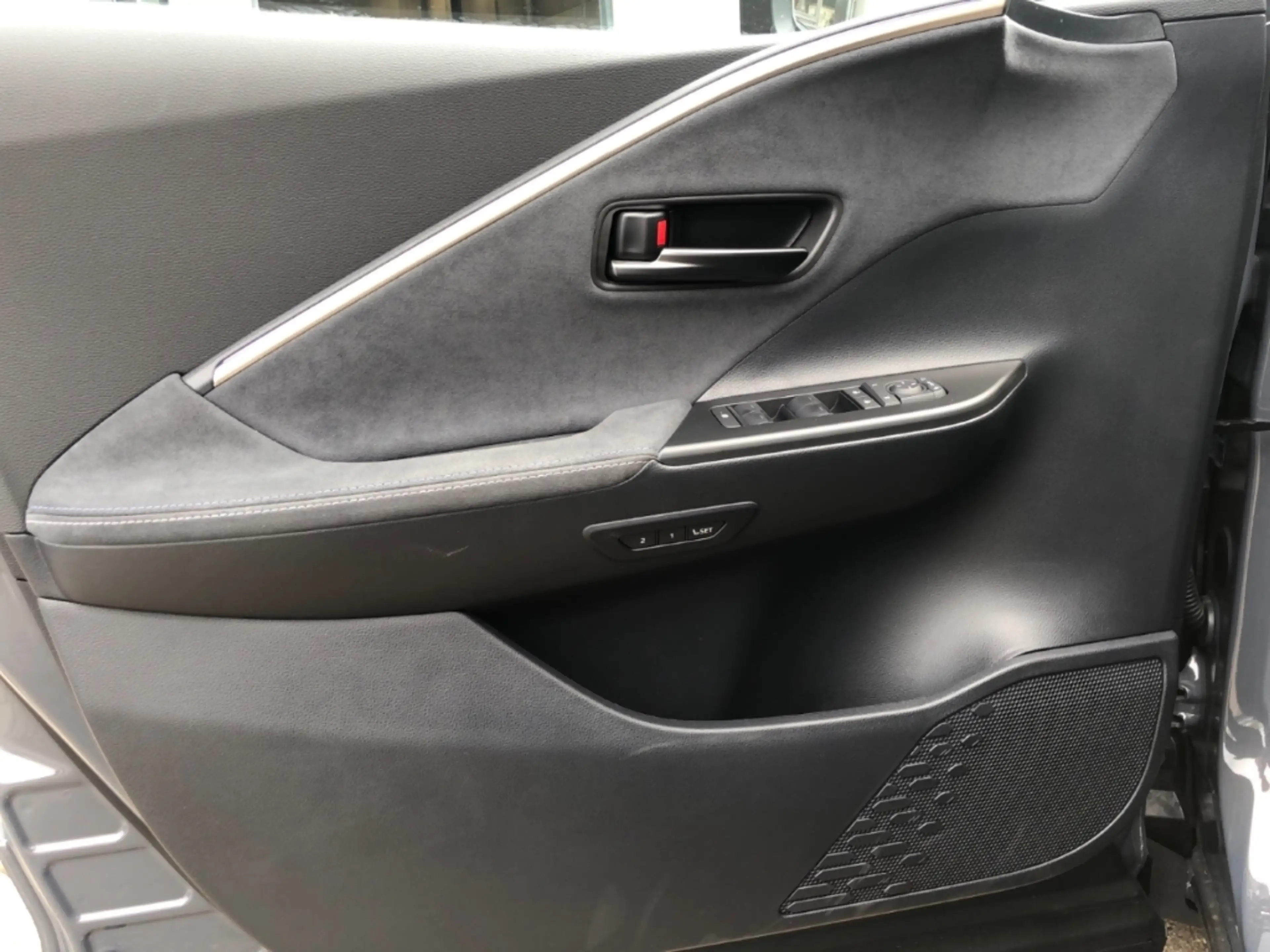 Toyota C-HR 2,0L Lounge Advanced-Safety-Paket Panoramadach 4x2 — photo 14