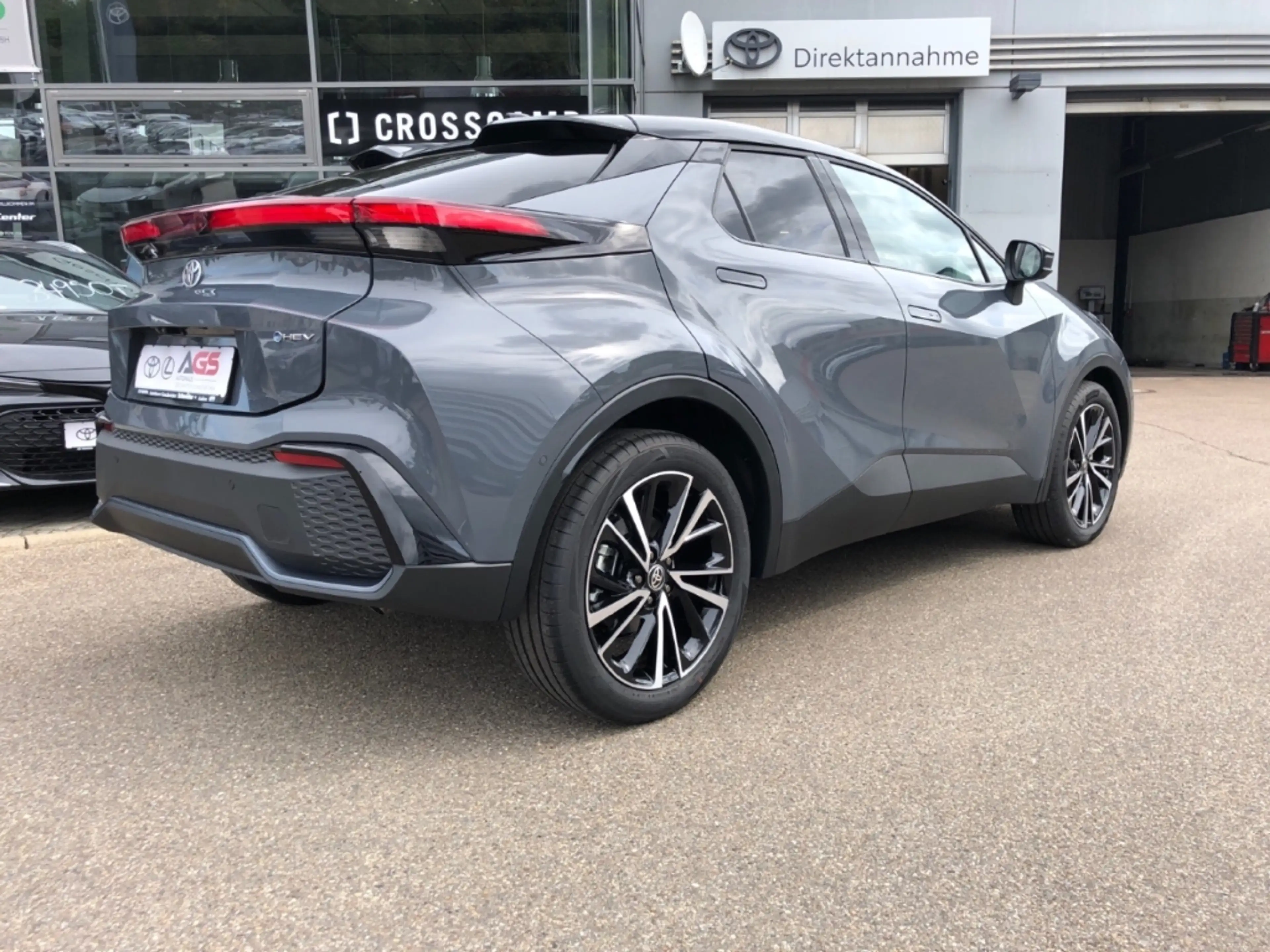 Toyota C-HR 2,0L Lounge Advanced-Safety-Paket Panoramadach 4x2 — photo 4