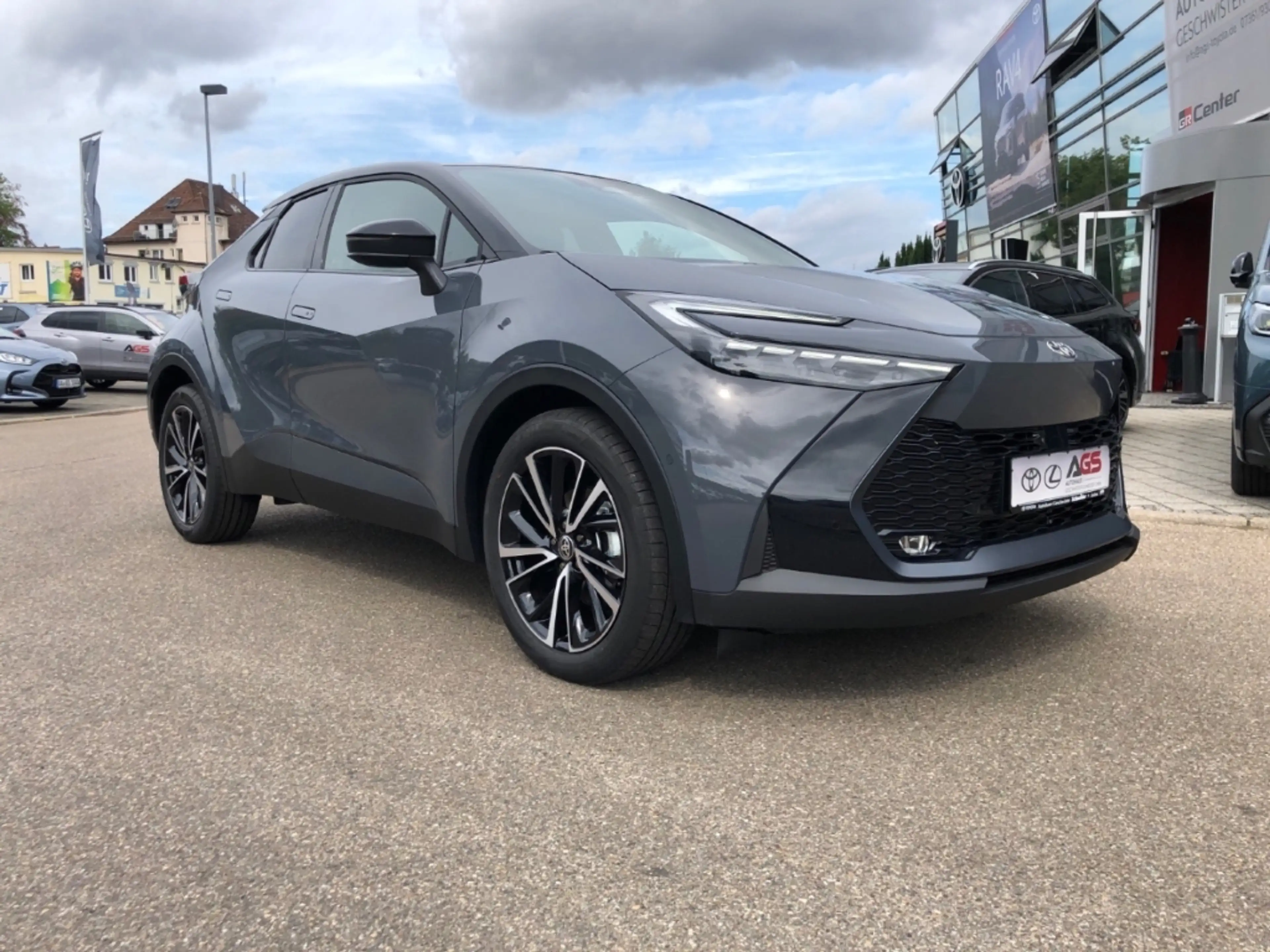 Toyota C-HR 2,0L Lounge Advanced-Safety-Paket Panoramadach 4x2 — photo 2