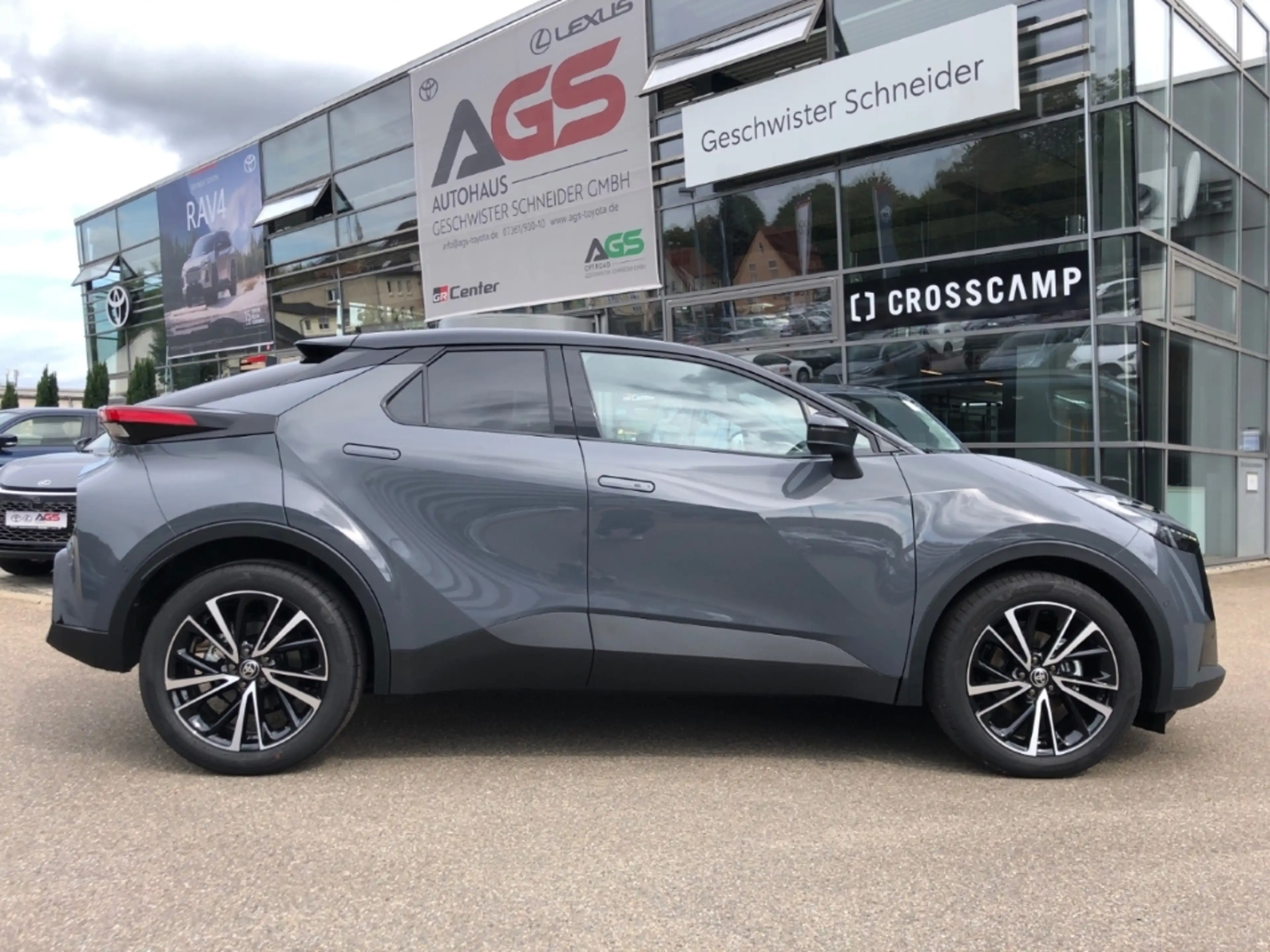 Toyota C-HR 2,0L Lounge Advanced-Safety-Paket Panoramadach 4x2 — photo 3