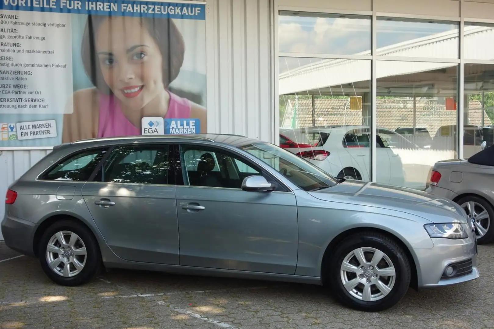 Audi A4 AVANT, 61 TKM !!*AUTOMATIK*SHZ*KLIMAAUT*TEMPOMAT*P Grau - 2