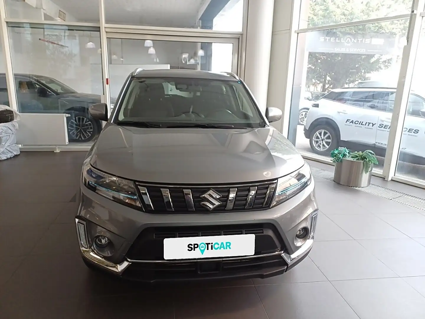 Suzuki Vitara 1,4 GL+ DITC Hybrid shine Aut. Grau - 2