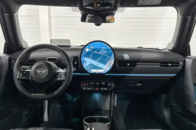 Mini Hatch view 11