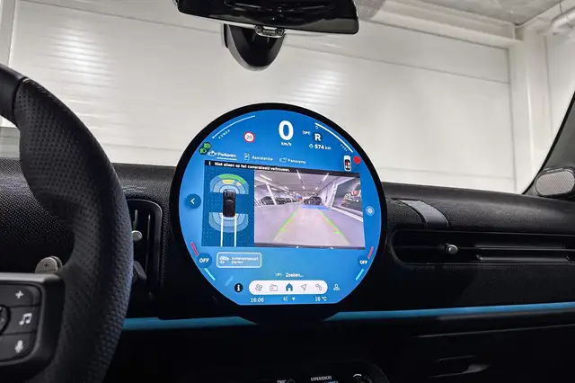 Mini Hatch view 13