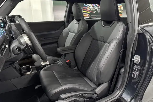 Mini Hatch view 9
