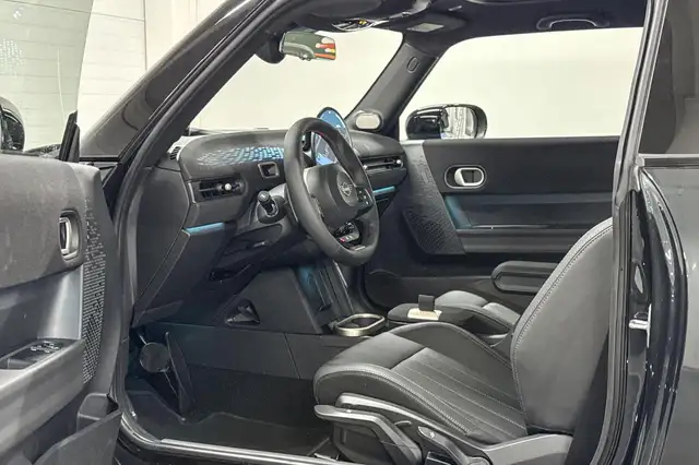 Mini Hatch view 8