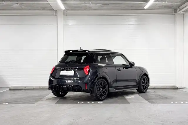 Mini Hatch view 6