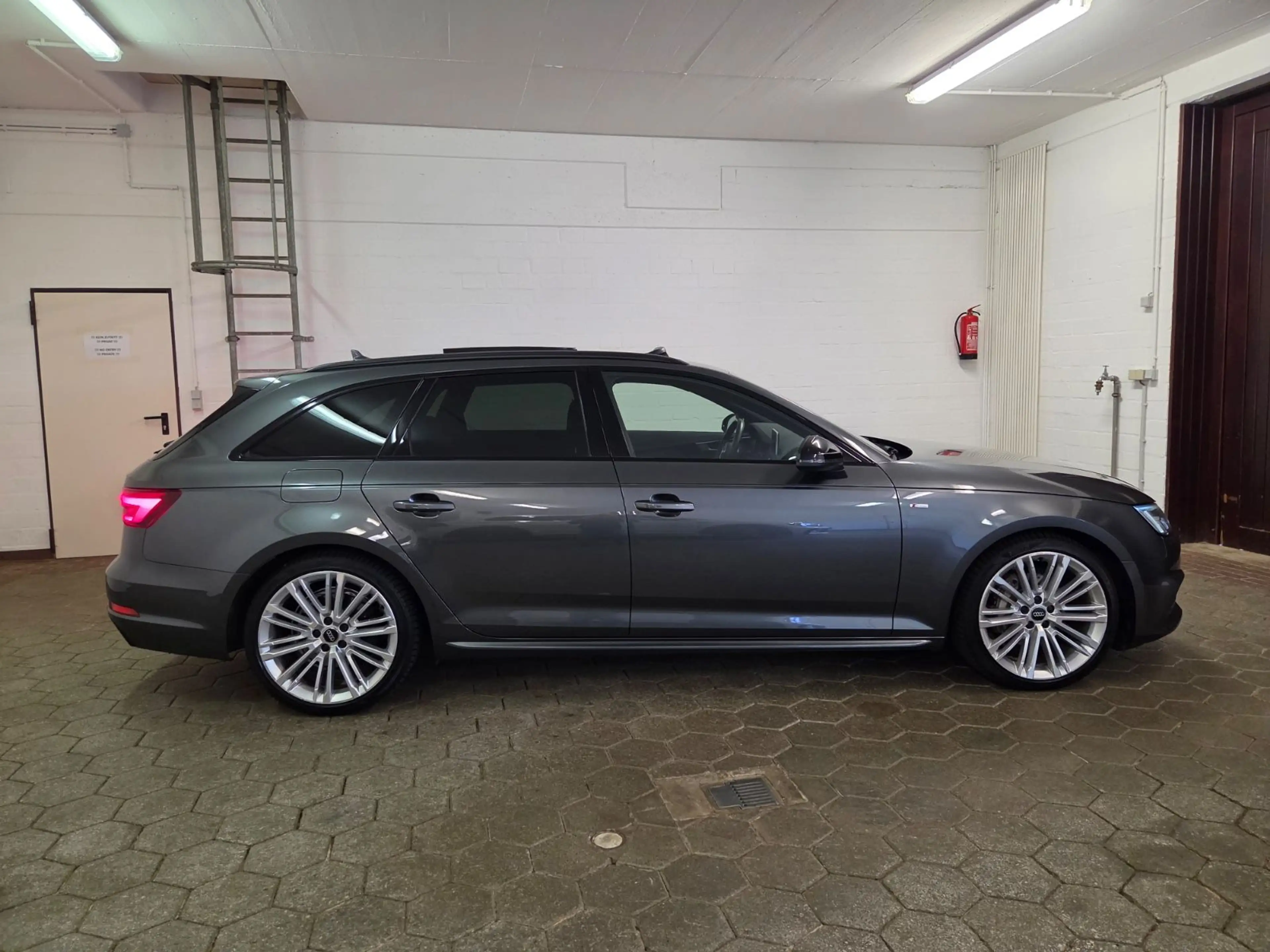 Audi A4 2.0 TDI 3X S LINE BLACK S tronic quatt Avant — photo 13