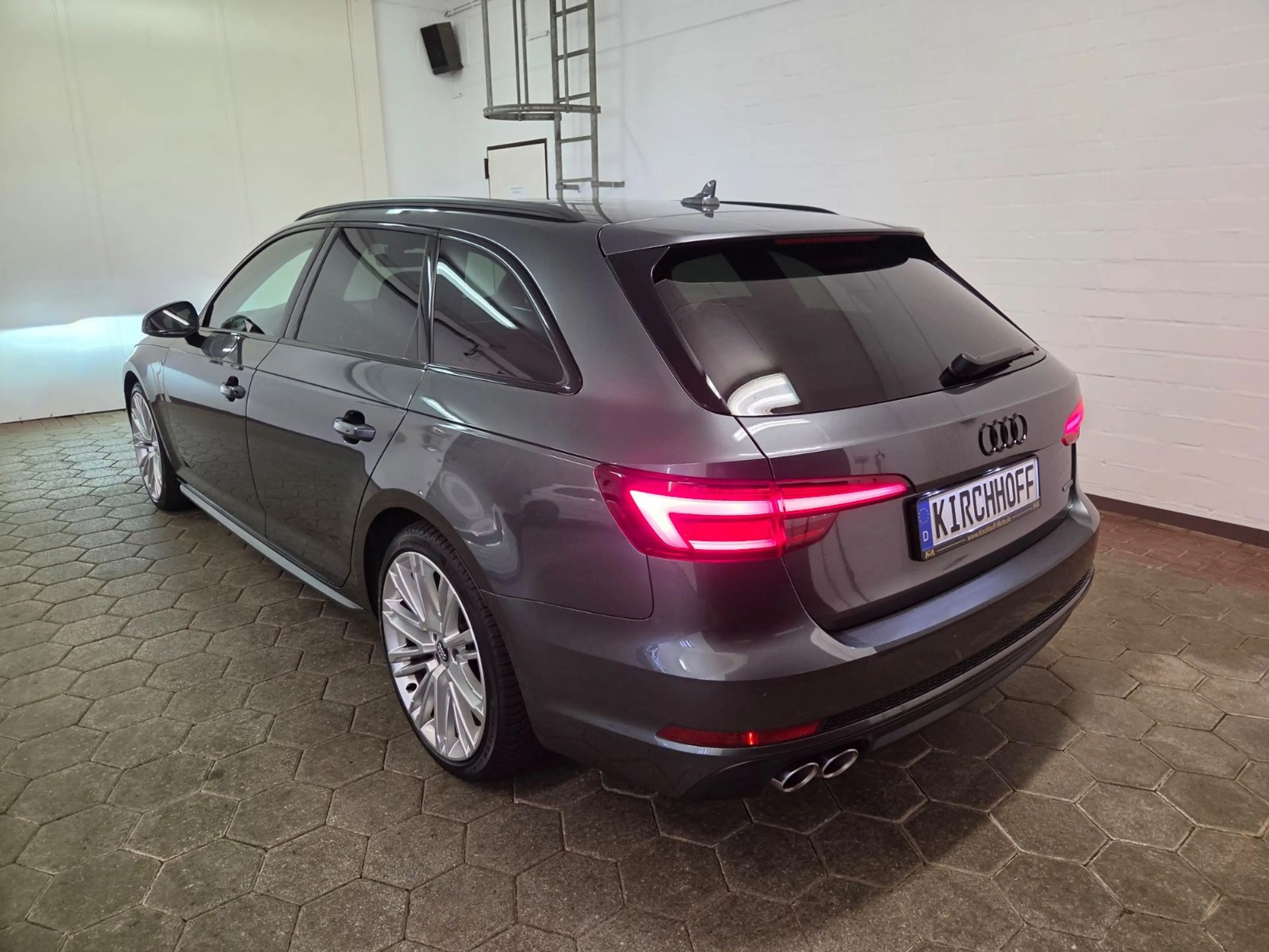 Audi A4 2.0 TDI 3X S LINE BLACK S tronic quatt Avant — photo 2