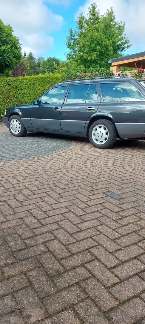Mercedes-Benz E 230 TE Zwart - 1