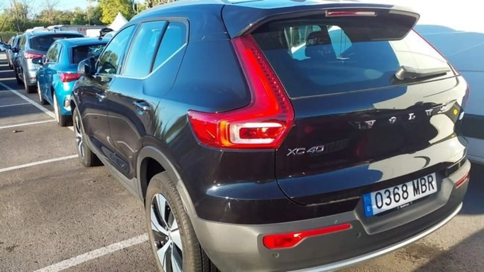 Volvo XC40 1.5 T4 Recharge PHEV Essential Auto Negro - 2