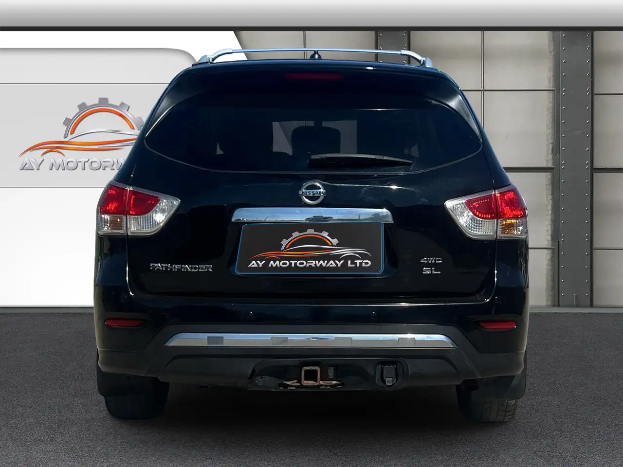 Nissan Pathfinder снимка Nissan Pathfinder