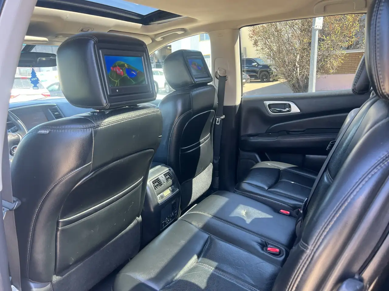 Nissan Pathfinder снимка Nissan Pathfinder