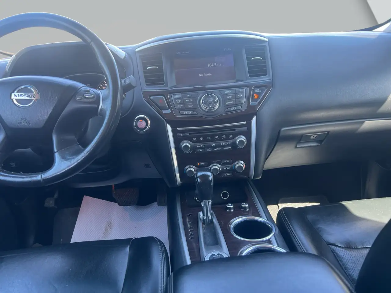 Nissan Pathfinder снимка Nissan Pathfinder