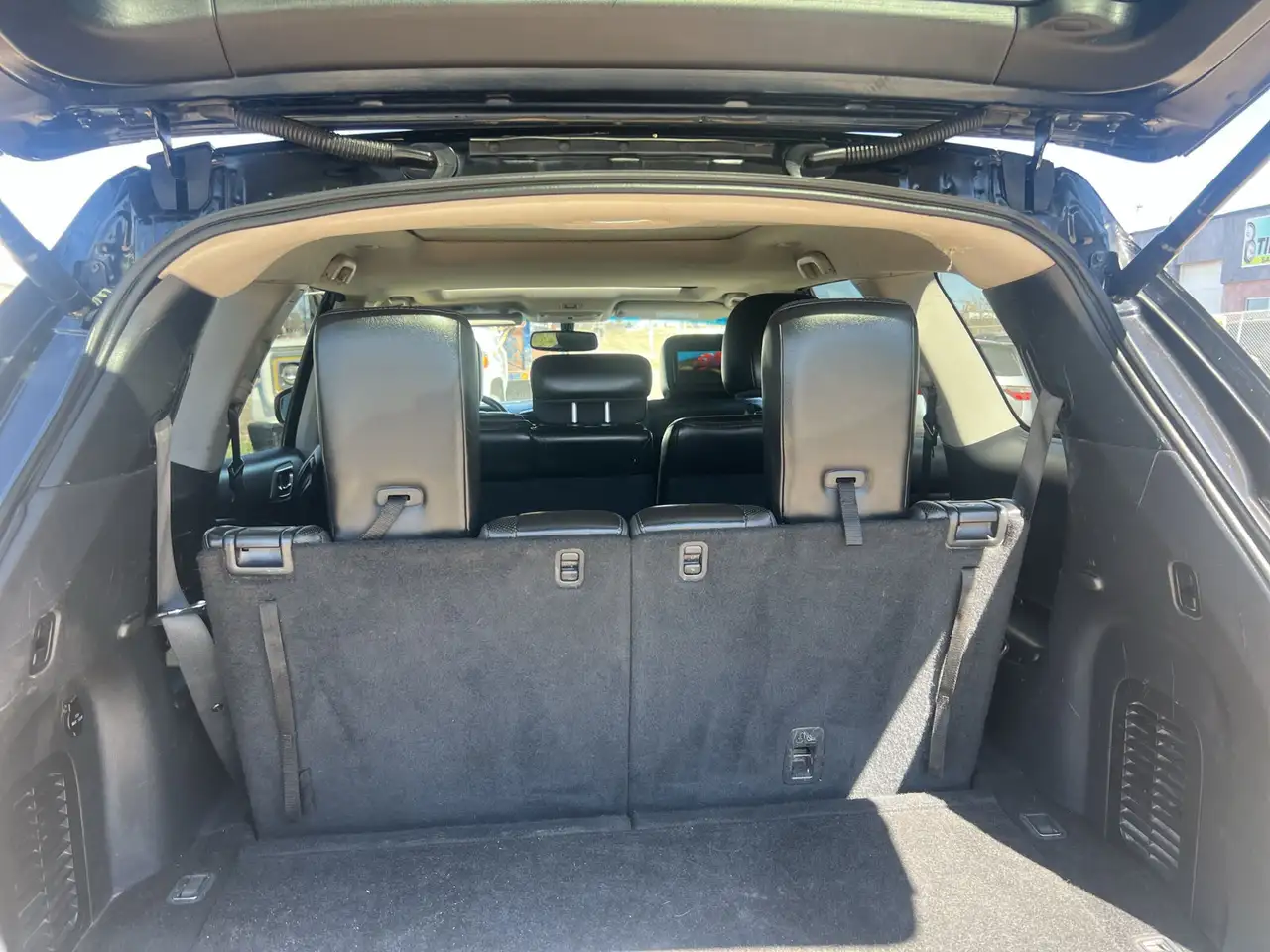 Nissan Pathfinder снимка Nissan Pathfinder