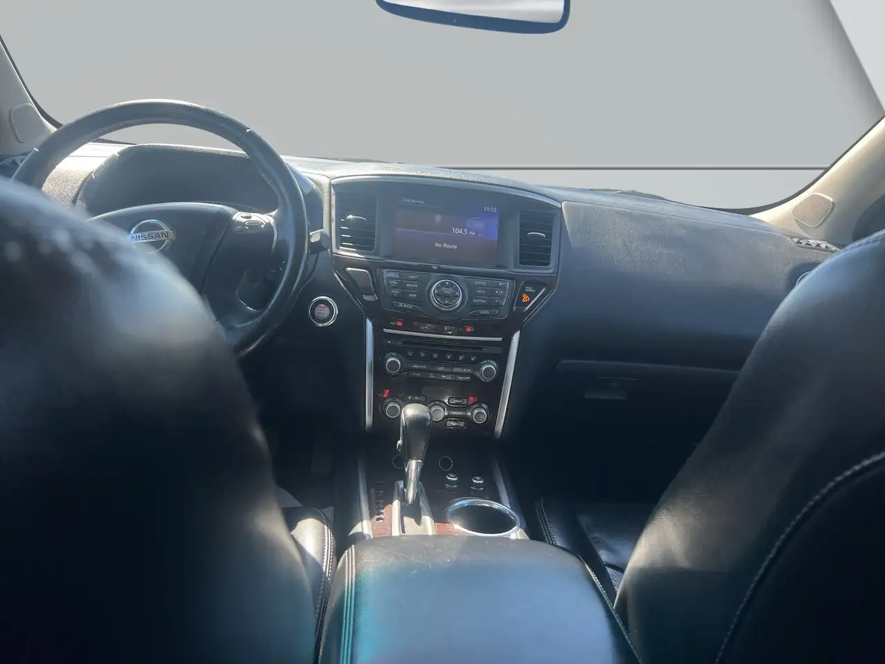 Nissan Pathfinder снимка Nissan Pathfinder