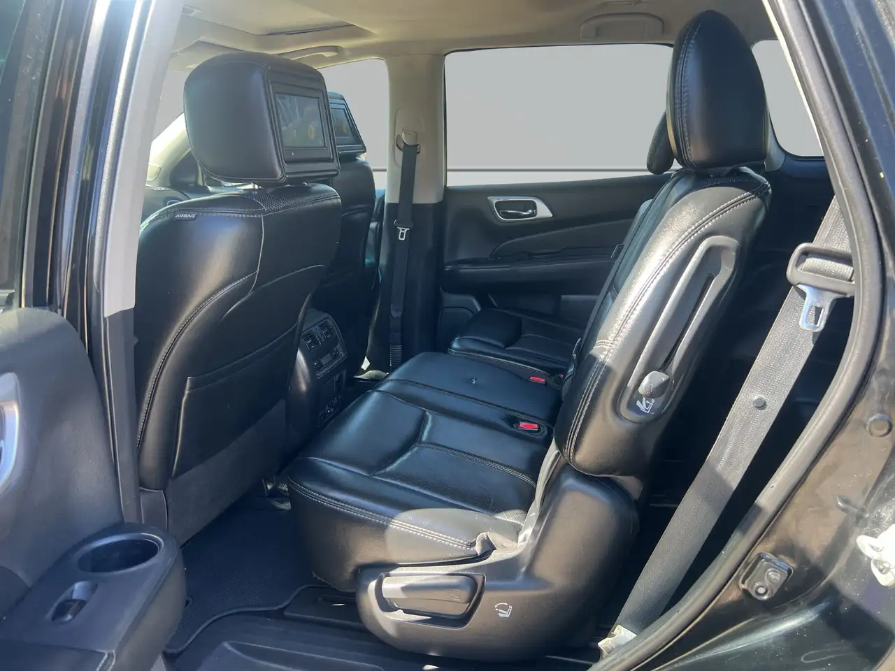 Nissan Pathfinder снимка Nissan Pathfinder