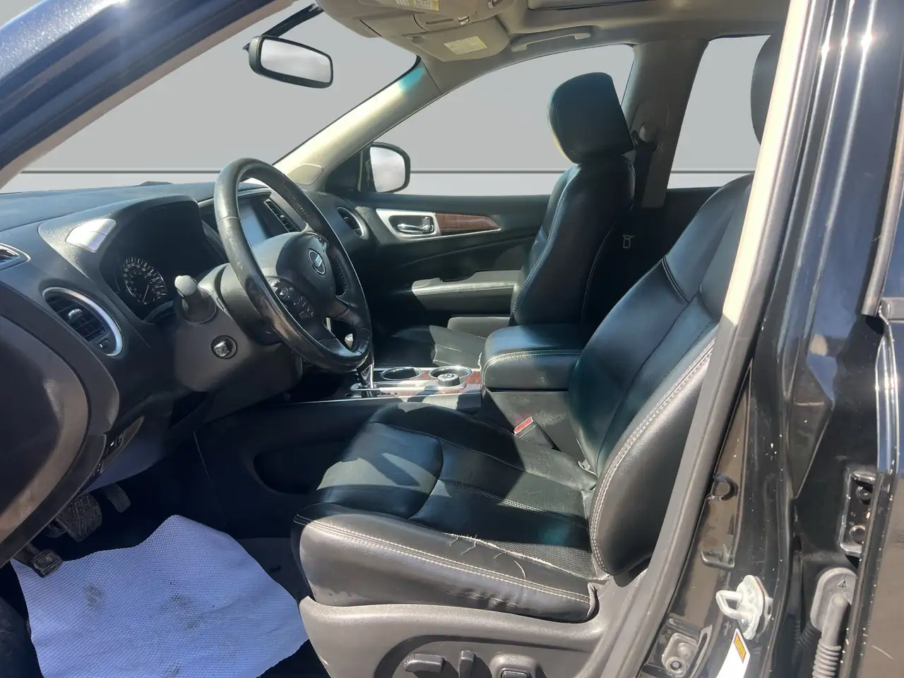 Nissan Pathfinder снимка Nissan Pathfinder