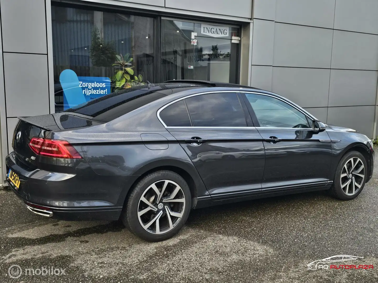 Volkswagen Passat 1.6 TDI Highline Business R Šedá - 2