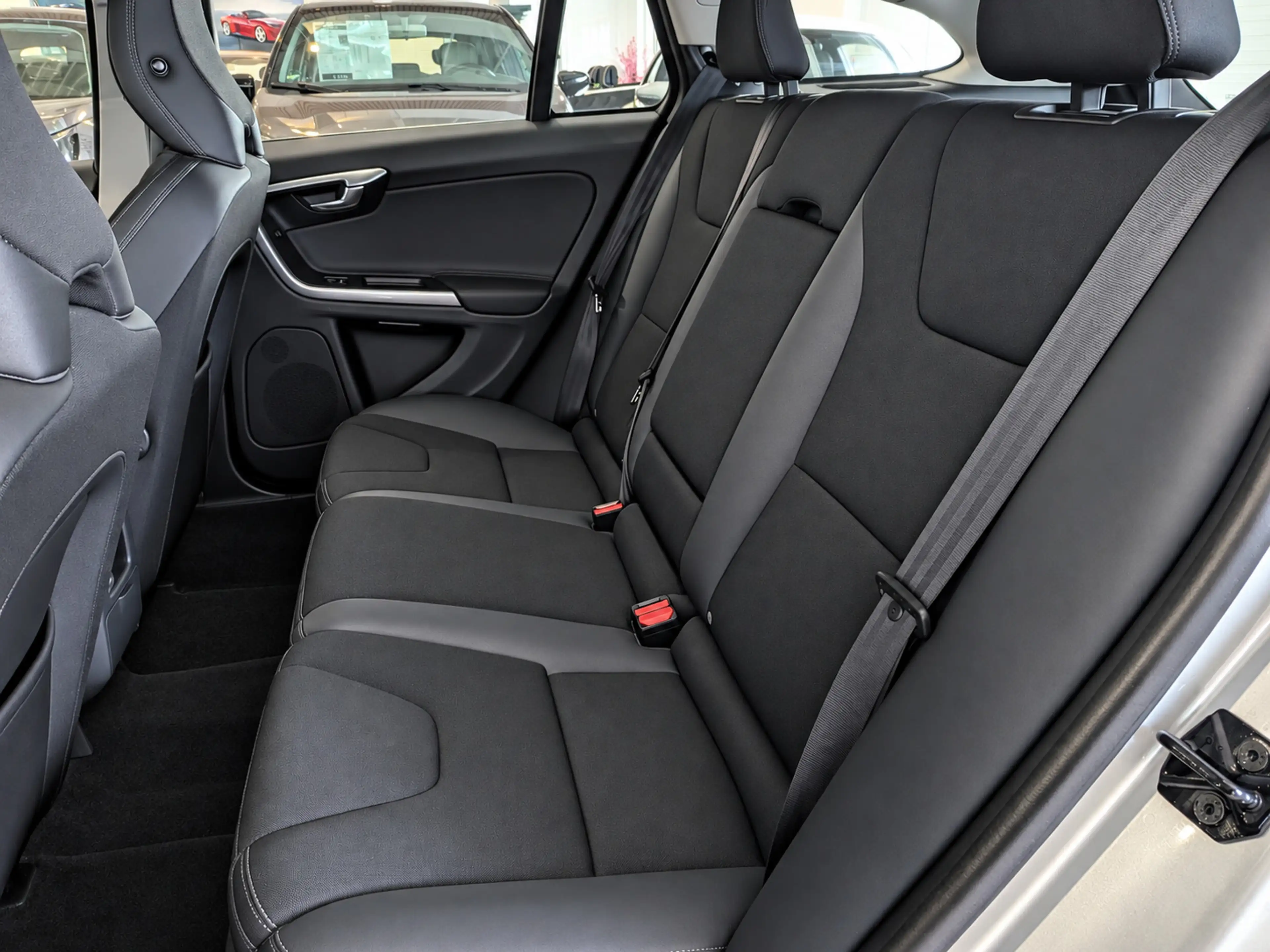 Volvo V60 1.6 T3 R-Design Airco, Cruise Control, Trekhaak, S — photo 7