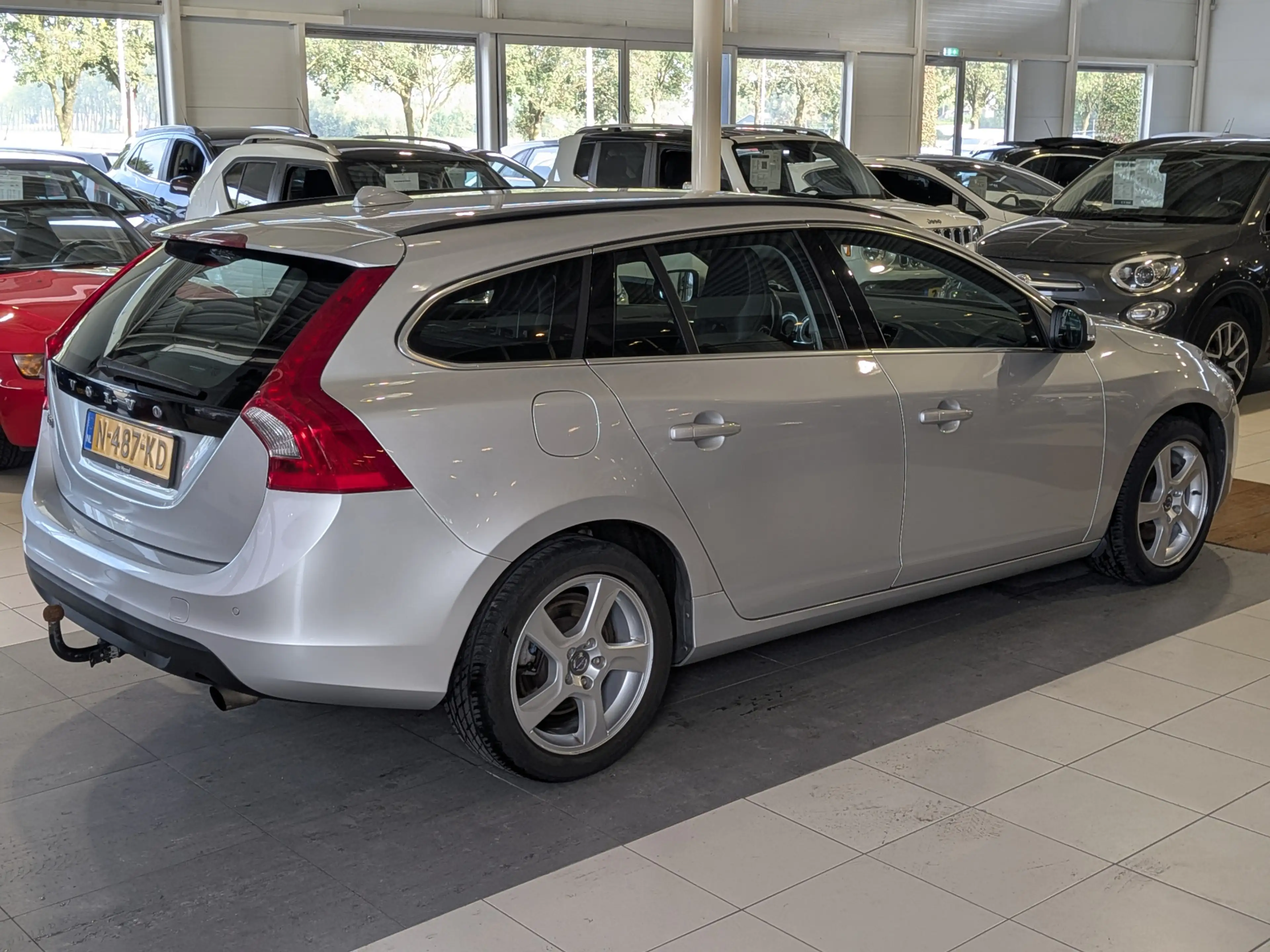 Volvo V60 1.6 T3 R-Design Airco, Cruise Control, Trekhaak, S — photo 4