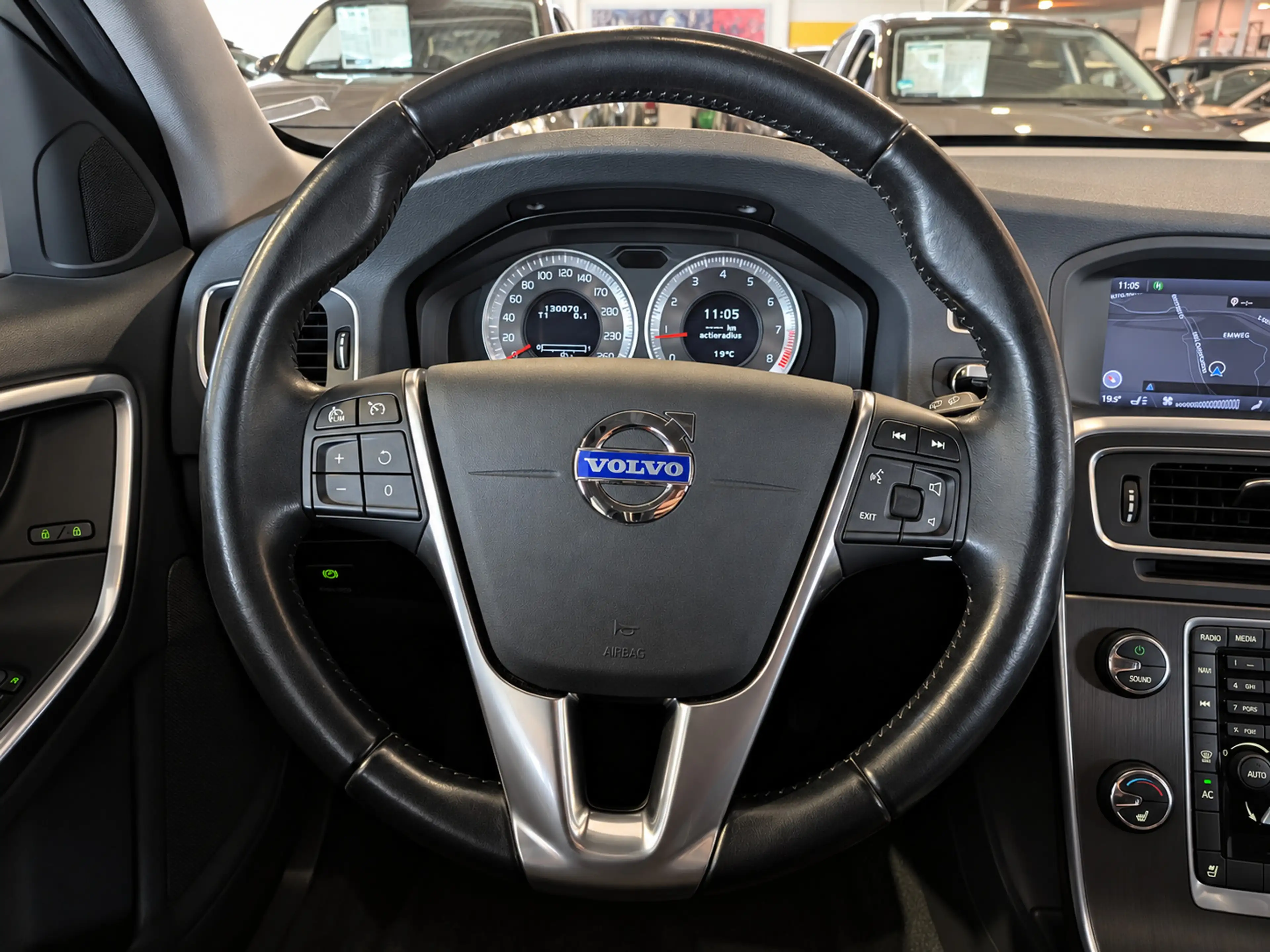 Volvo V60 1.6 T3 R-Design Airco, Cruise Control, Trekhaak, S — photo 10