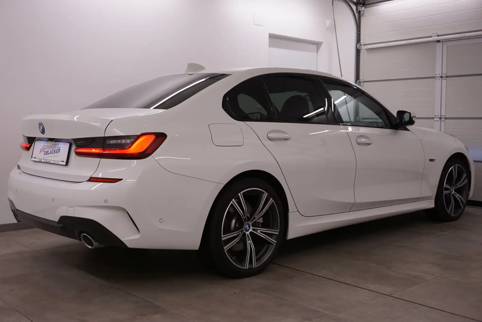 BMW 320 e M Sport // Individual 19 Zoll Felgen // Blanc - 2