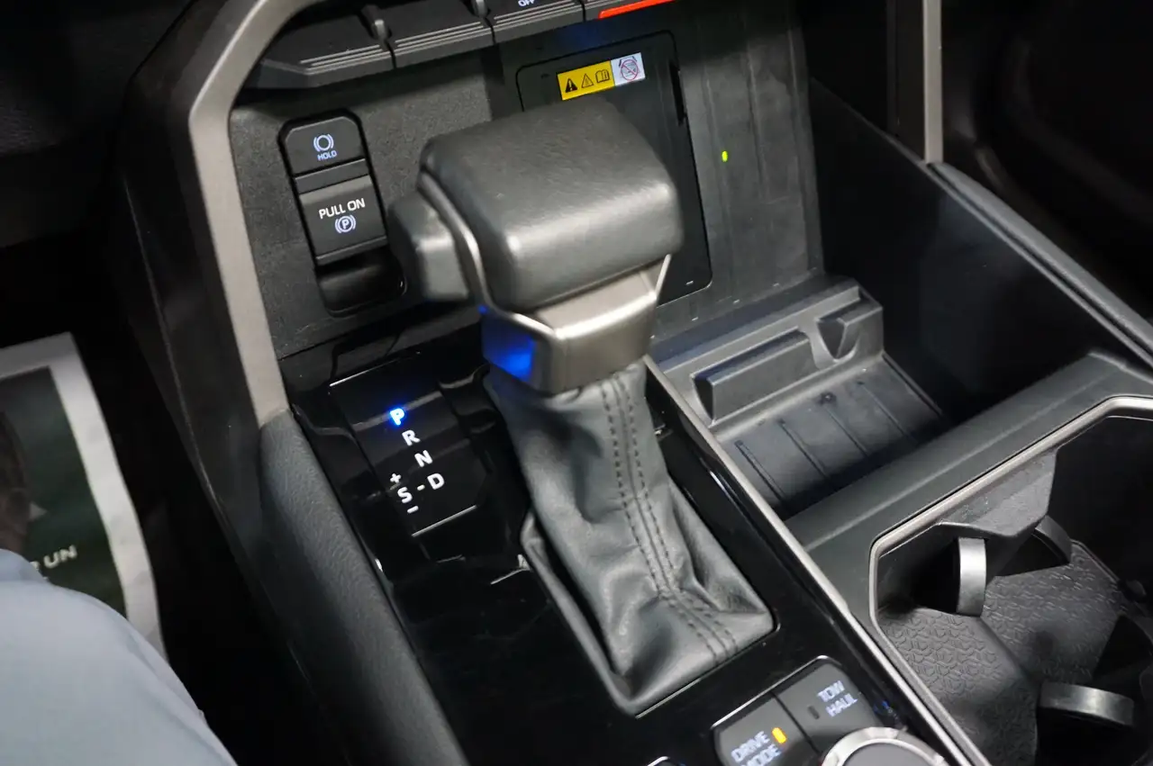 Toyota Tundra снимка Toyota Tundra