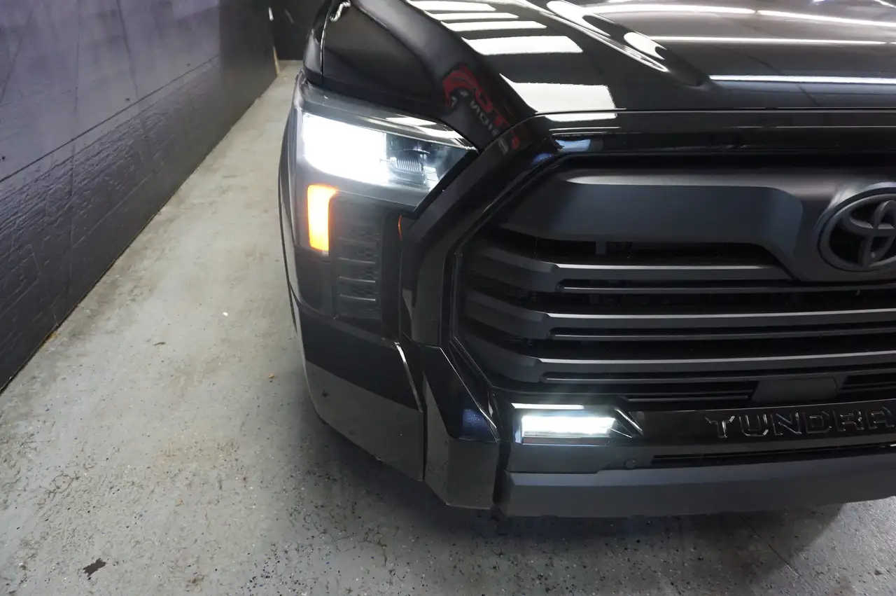 Toyota Tundra снимка Toyota Tundra