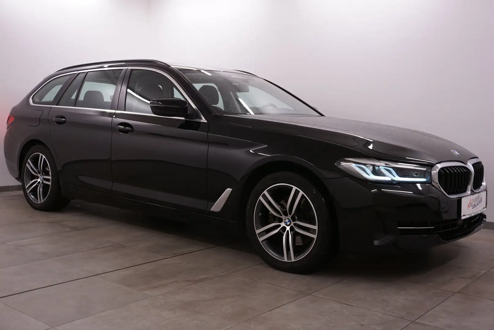 BMW 520 d xDrive // Abstandstemp. // Anhängervorr. // Schwarz - 1