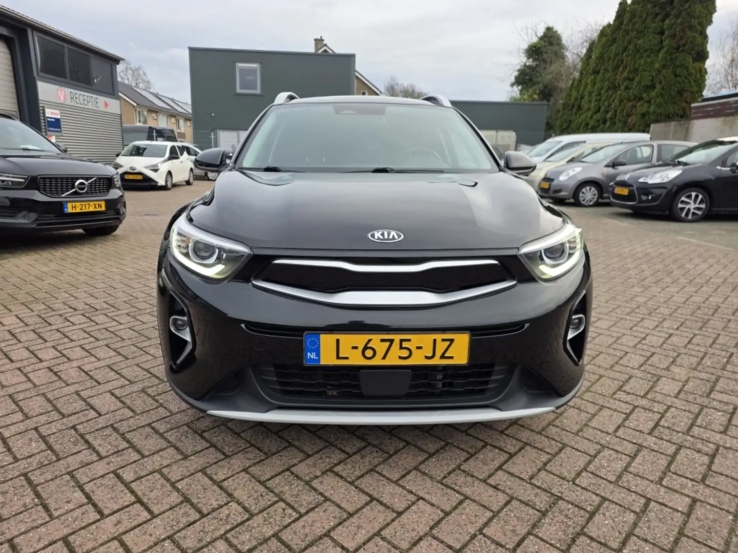 Kia Stonic 1.0 T-GDi MHEV Dyn L, navi, airco, apple carplay/a Schwarz - 2