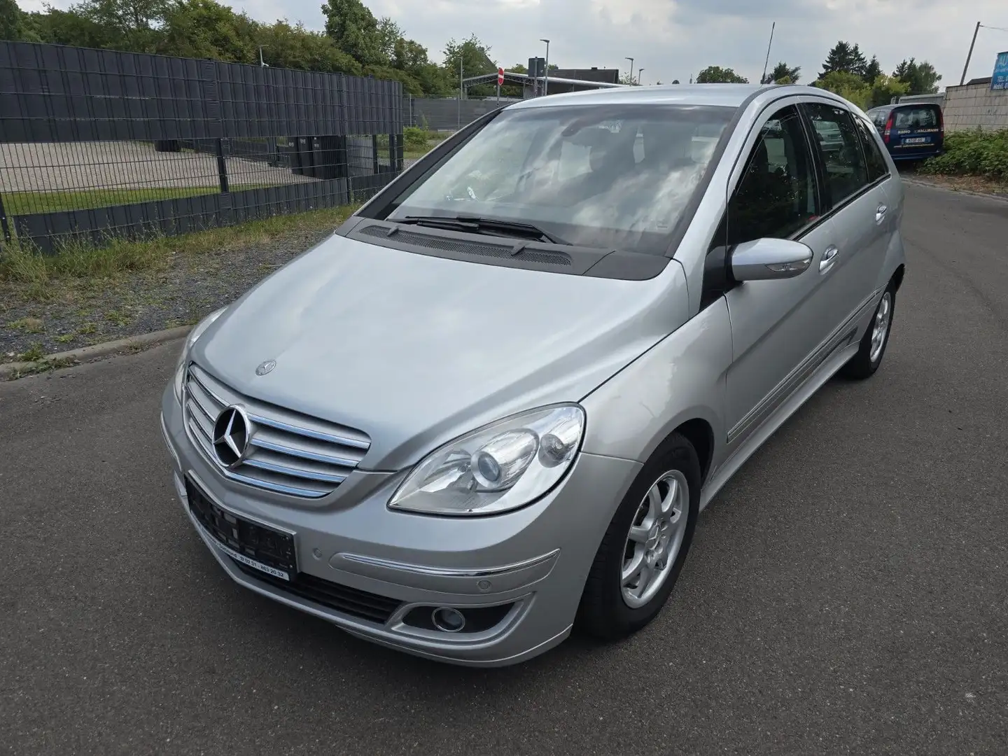 Mercedes-Benz B 150 B -Klasse B 150,Automatik,Hu+Au bis 07.27 Срібний - 1