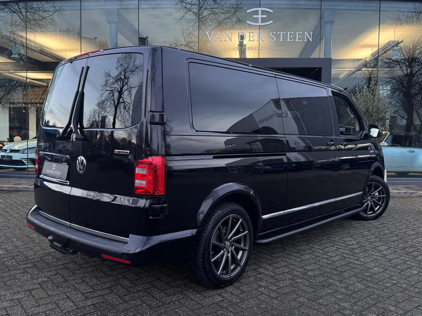 Volkswagen T6 Transporter 2.0 TDI L2H1 DC 4Motion Highline Caravelle | 2x El Zwart - 2
