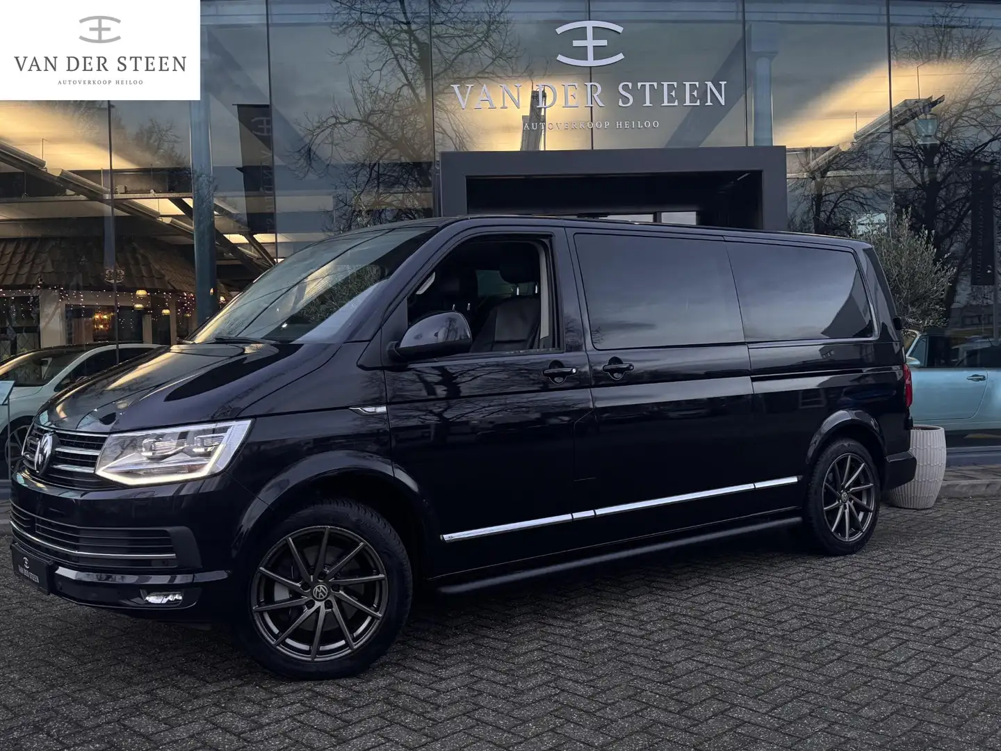 Volkswagen T6 Transporter 2.0 TDI L2H1 DC 4Motion Highline Caravelle | 2x El Zwart - 1