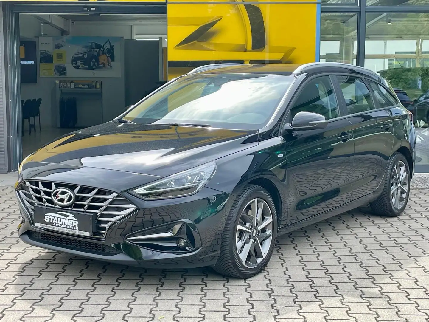 Hyundai i30 Kombi 1.5 T-GDI DCT R-KAMERA*NAVI*WIRELESS*SHZ*LHZ Negro - 2