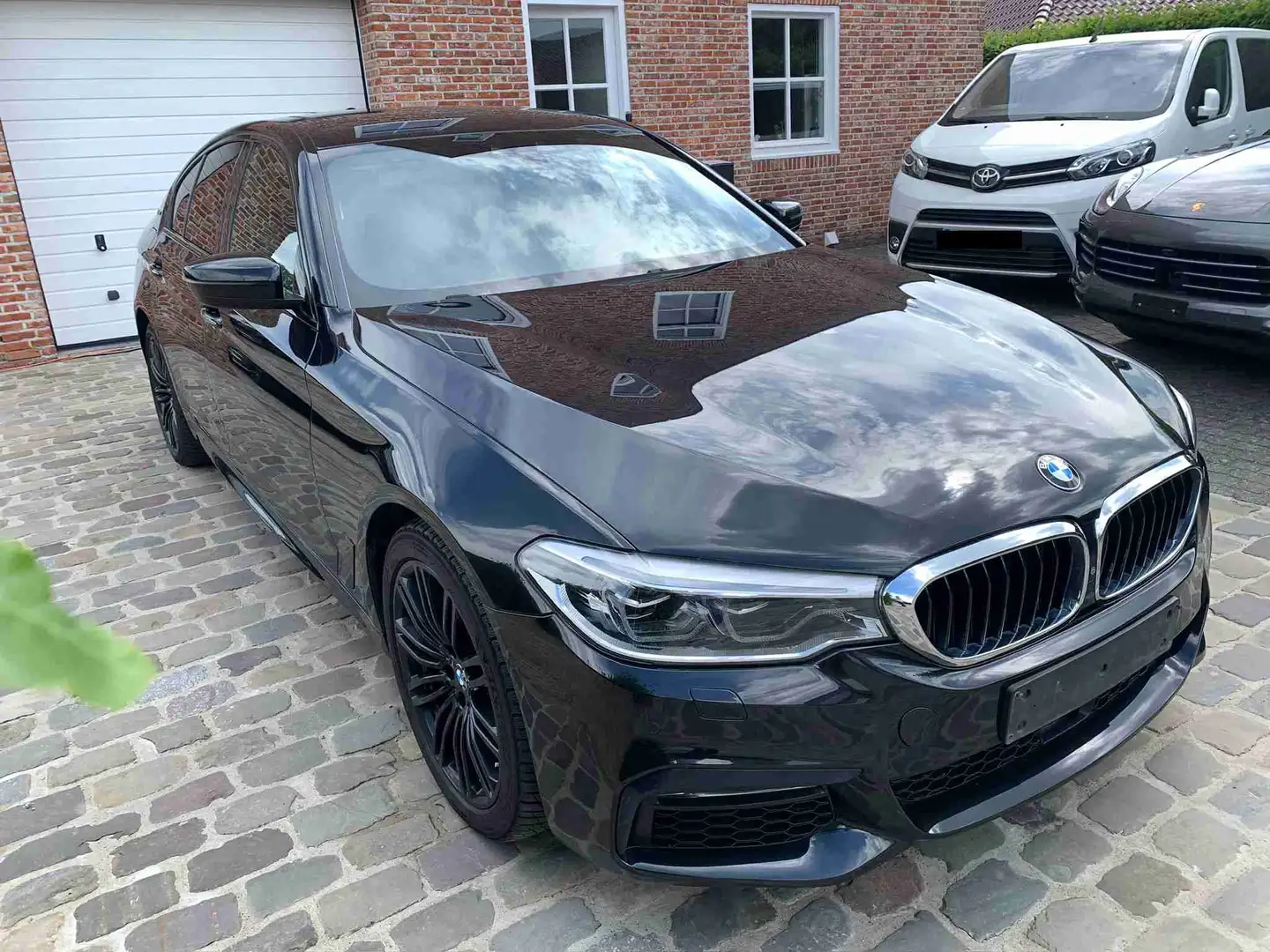 BMW 530 530e iPerformance Aut. Sport Line Zwart - 1