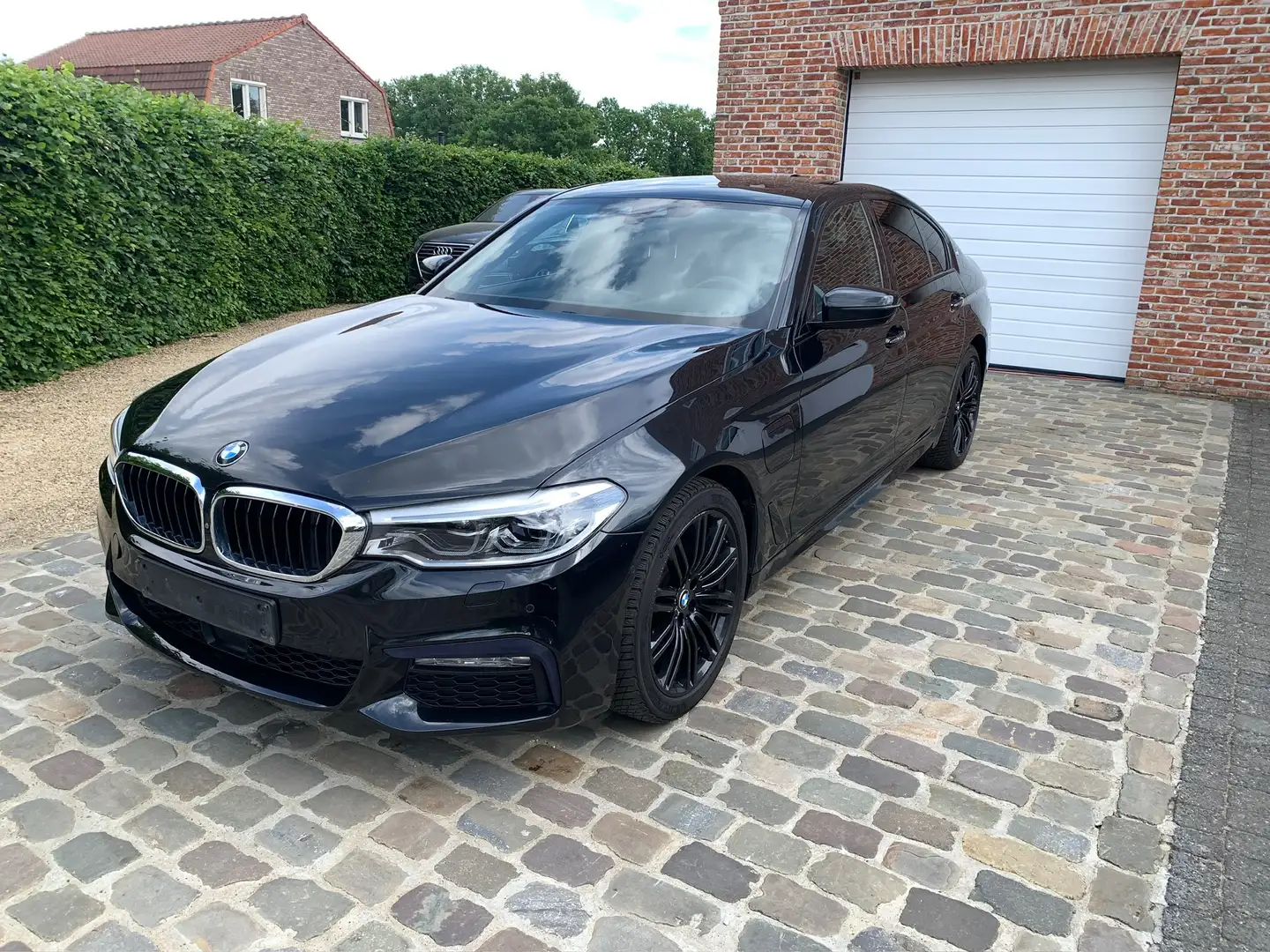 BMW 530 530e iPerformance Aut. Sport Line Zwart - 2