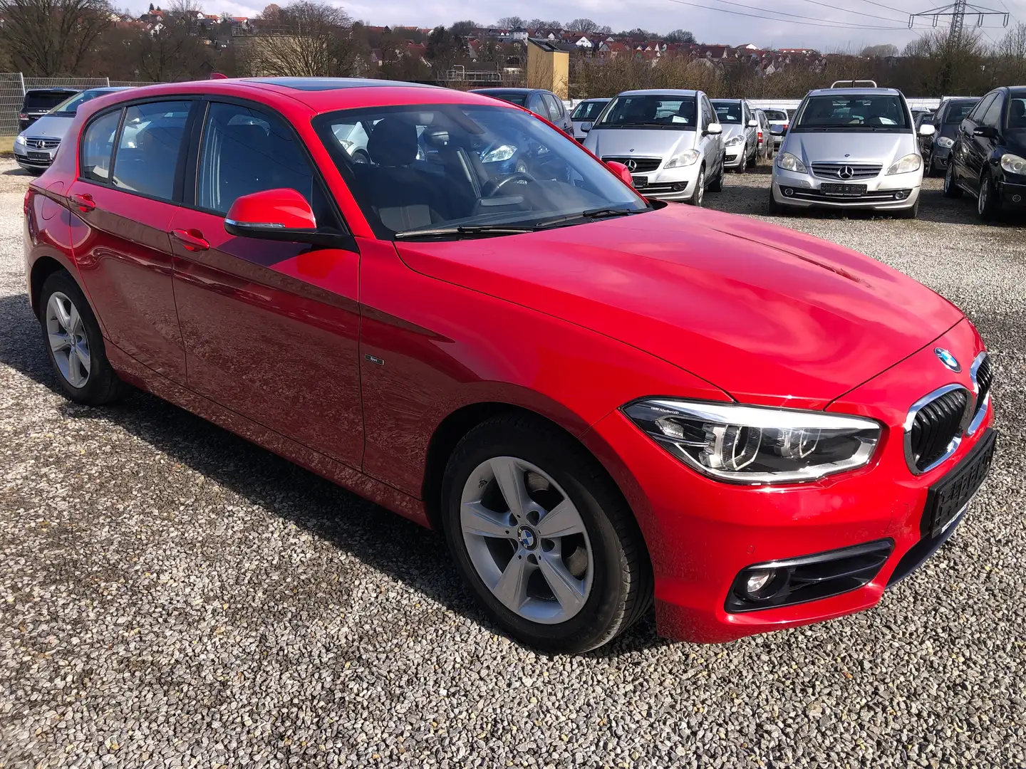 BMW 120 120 d Sport Line Automatik*Kamera*LED*NAVI*1.Hand* Rot - 2