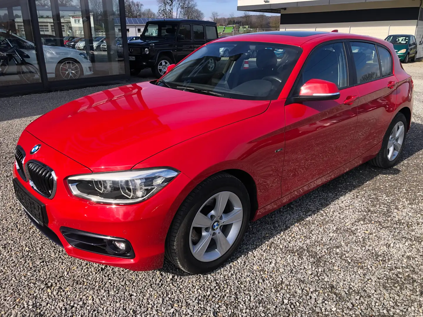 BMW 120 120 d Sport Line Automatik*Kamera*LED*NAVI*1.Hand* Rot - 1