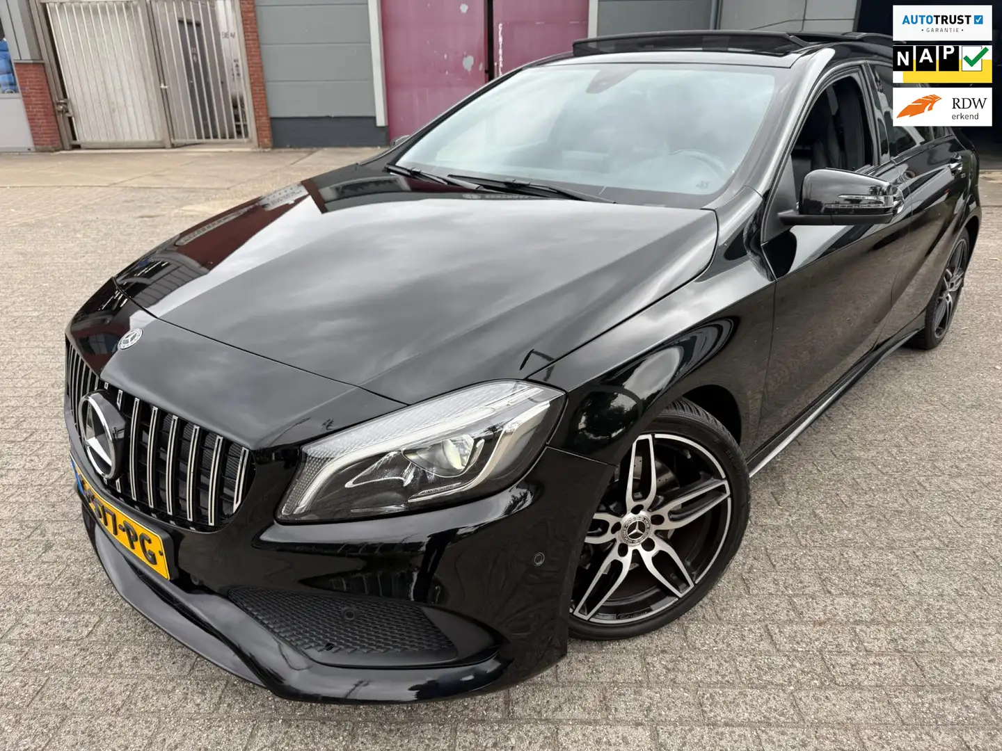 Mercedes-Benz A 220 D 4MATIC AMG 4X4 LEDER PANO CAM FACE+ LUXE Чорний - 1