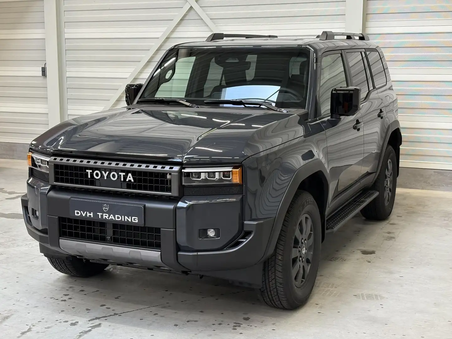 Toyota Land Cruiser 2.8 D-4D Executive ( Grijs Kenteken ) DEMO - 2