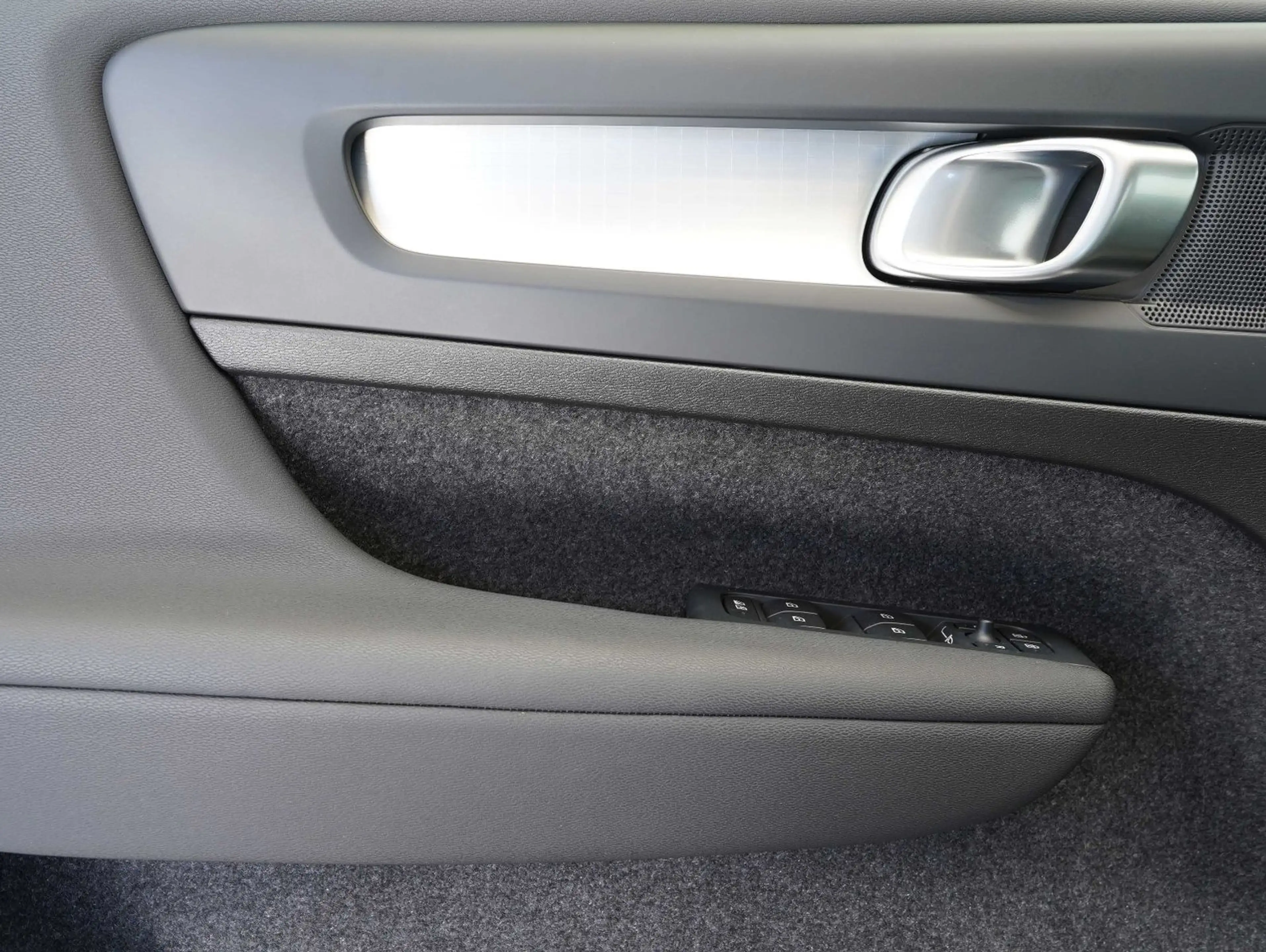 Volvo XC40 B3 B 2WD Core NAVI/GOOGLE/LED/KAMERA — photo 7