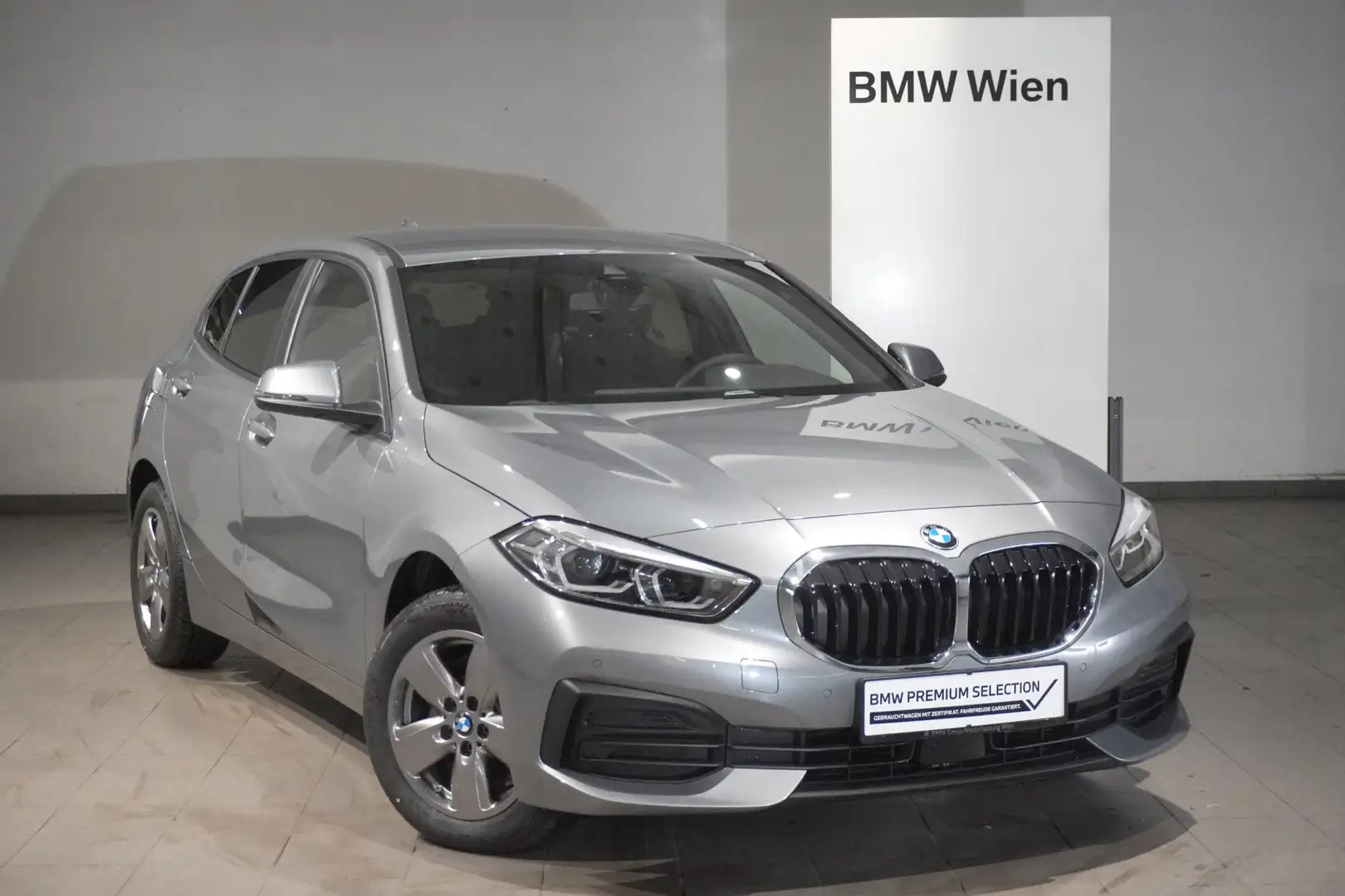 BMW 118 i Grau - 1