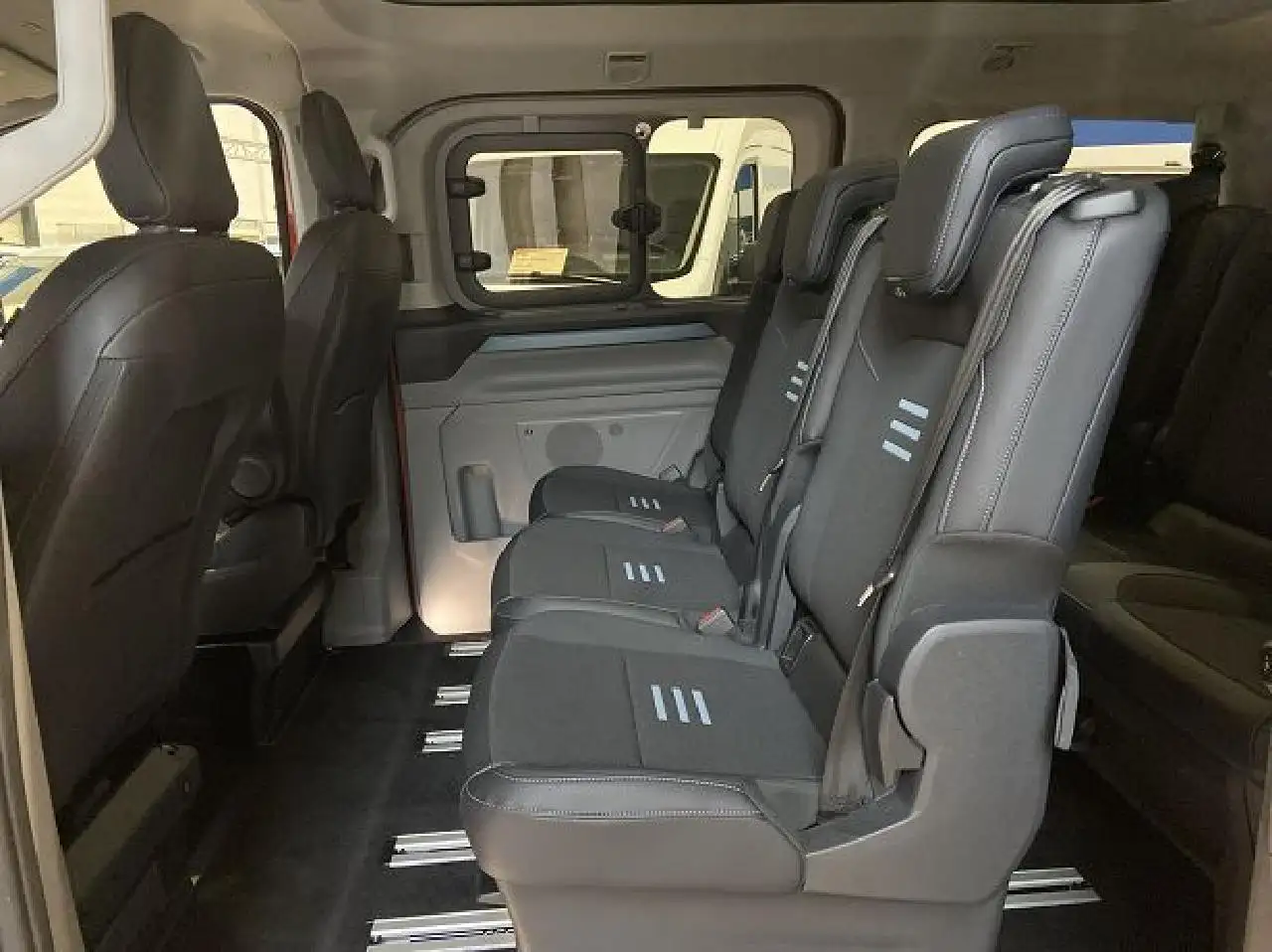 Ford Tourneo Plug-in Hybrid 340 L1 Tourneo Active FWD, миниатюра 6