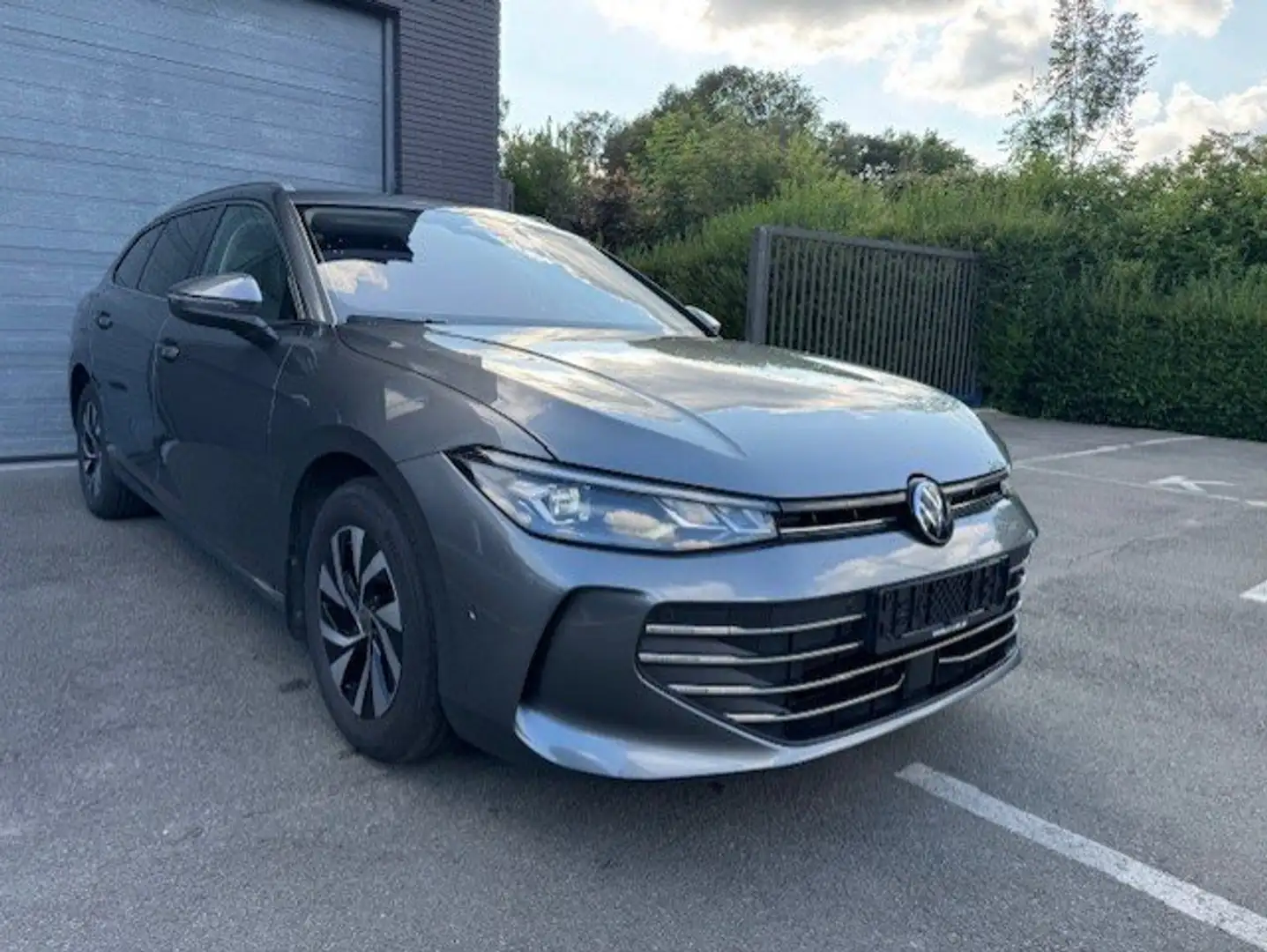 Volkswagen Passat Variant 1.5 e-TSI DSG Alcantara/Leder Camera Trekhaak Grigio - 1