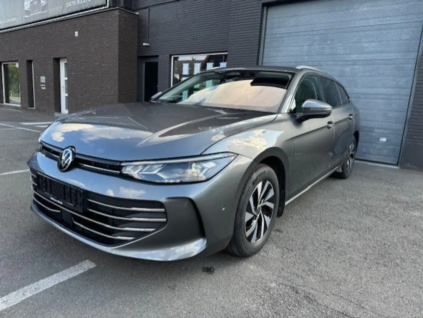 Volkswagen Passat Variant 1.5 e-TSI DSG Alcantara/Leder Camera Trekhaak Grigio - 2
