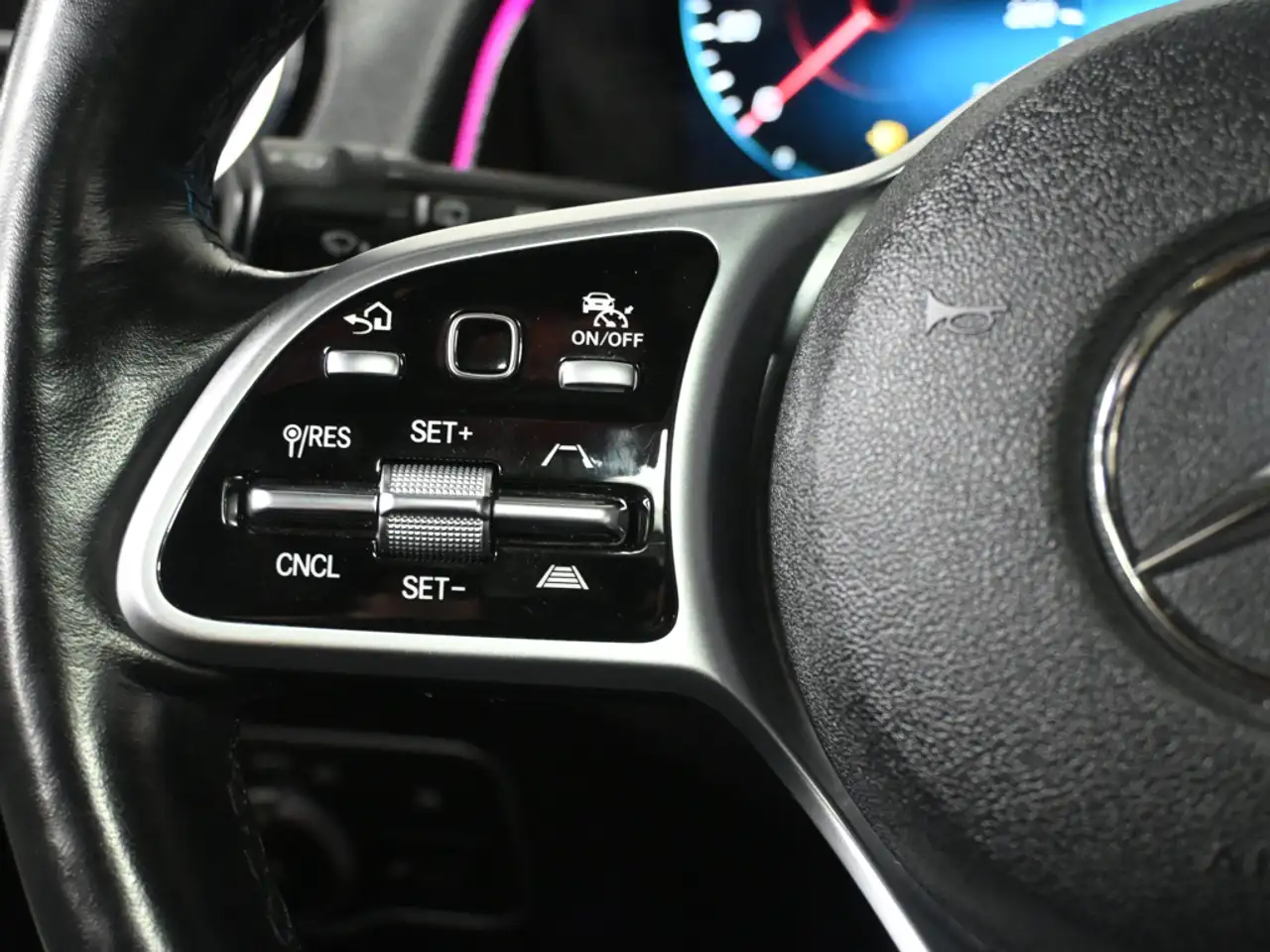 Mercedes-Benz GLB снимка Mercedes-Benz GLB