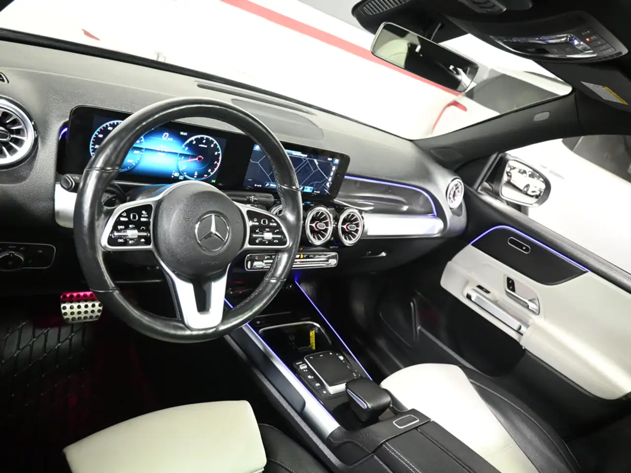 Mercedes-Benz GLB снимка Mercedes-Benz GLB